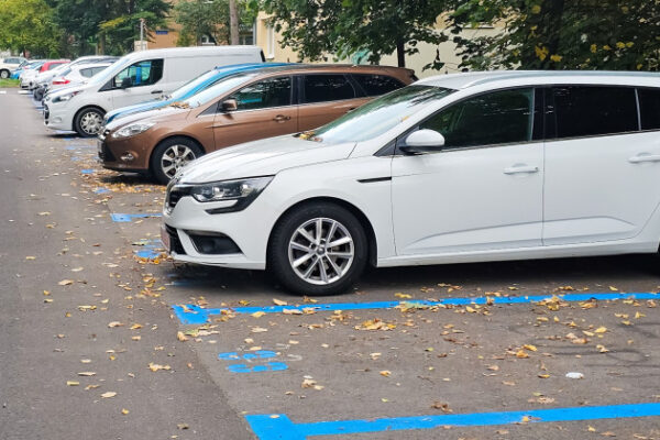 Primăria Brașov estimează venituri de 14,8 milioane de lei din parcările publice și de reședință în 2025