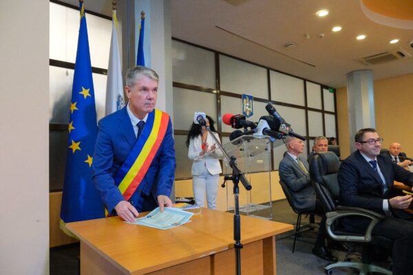 Scumpiri la Brașov: Taxa pe parcările de reședință crește sub mandatul lui George Scripcaru.