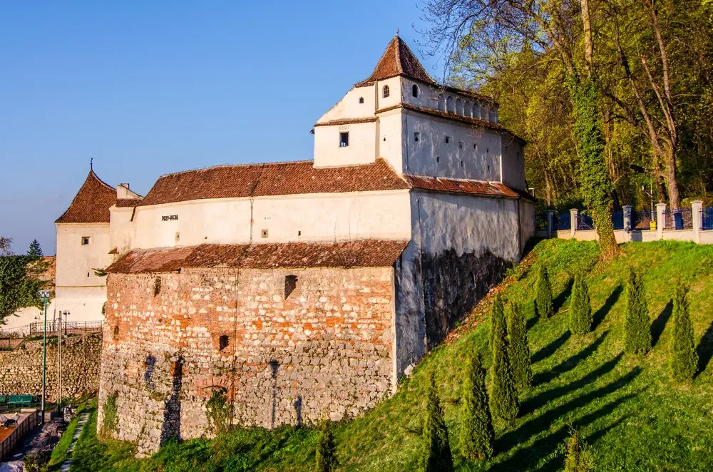 Bastionul Țesătorilor, fortificație medievală din Brașov, centru cultural și muzeu.