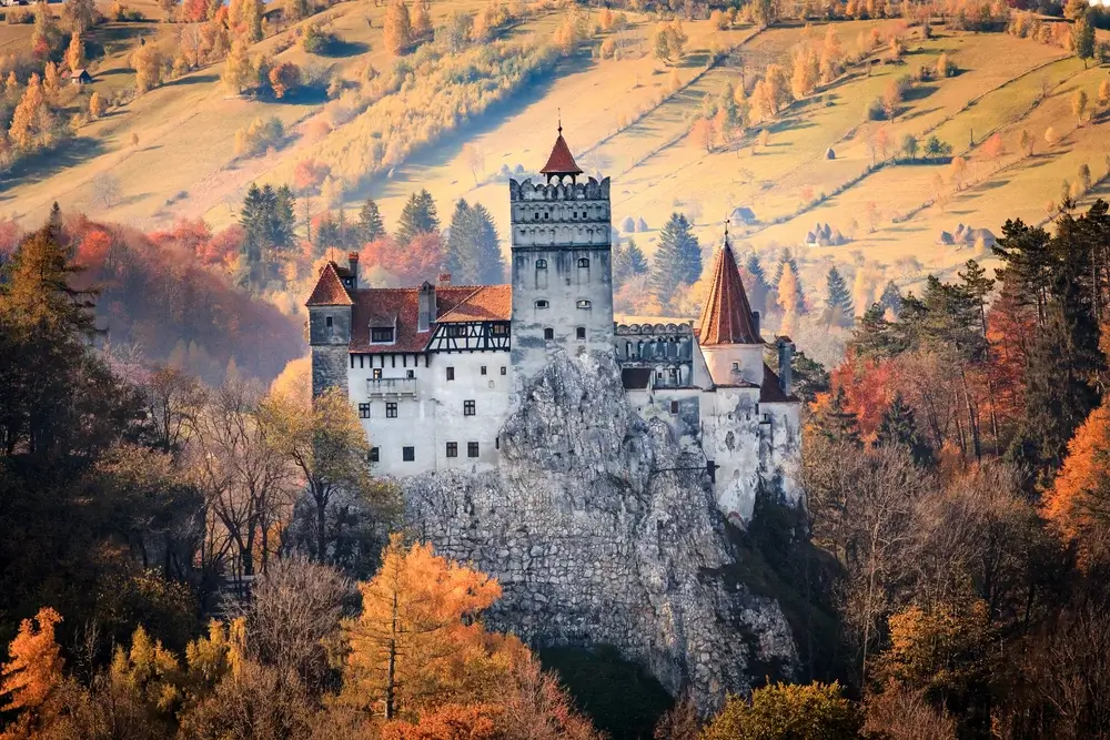 Castelul Bran, fortăreață medievală și reședința Reginei Maria, ideal pentru familii